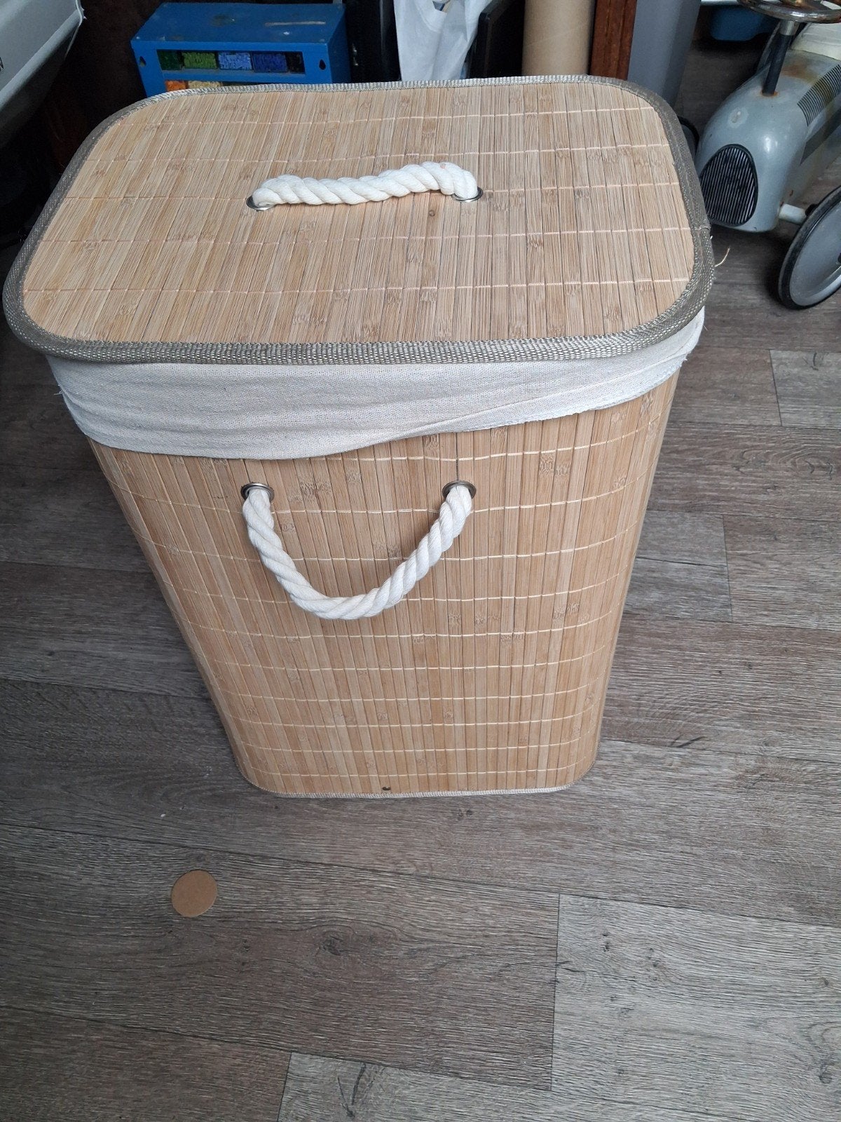 wasmand met deksel, Ophalen, Nieuw