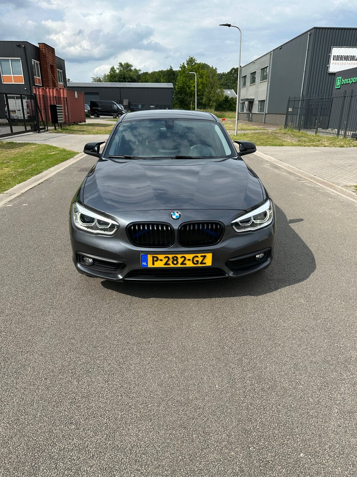 BMW 1-Serie 118i 136pk EDE Aut 2016 Grijs, 1295 kg, 650 kg, Particulier, 3 cilinders