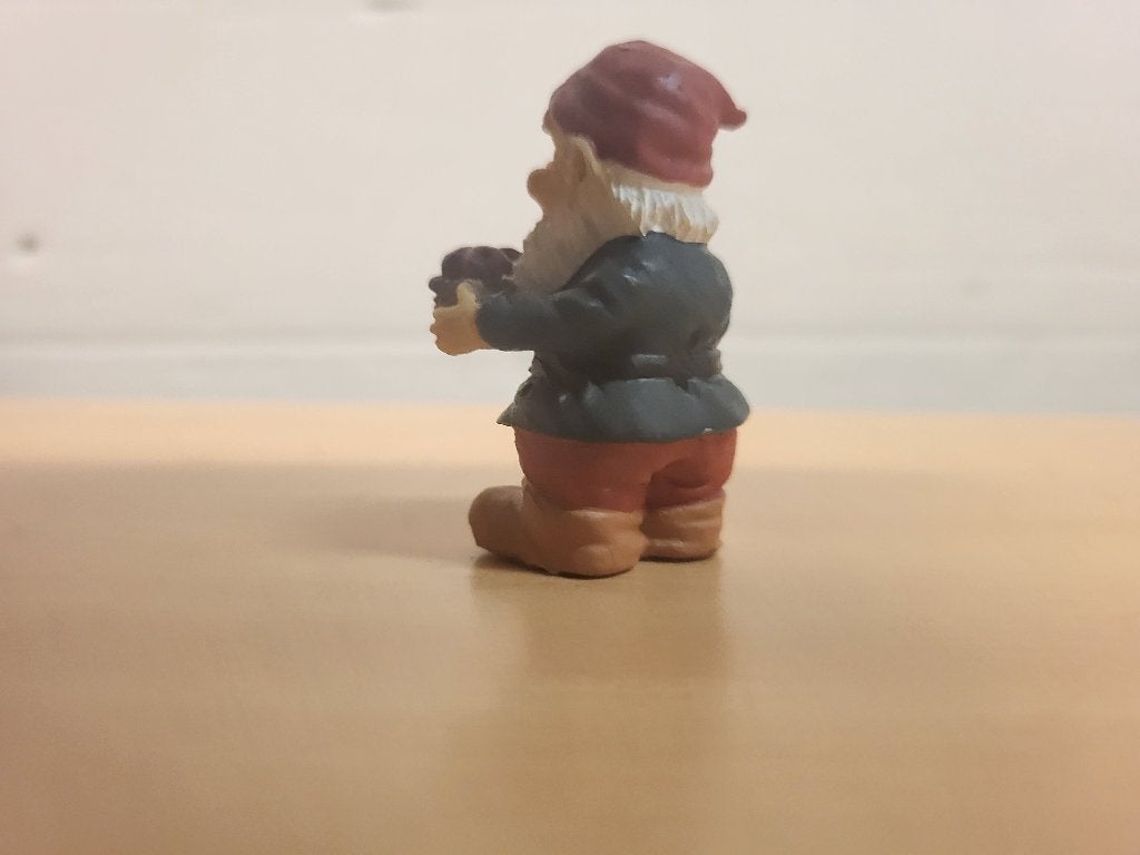 Kabouter tje.               Steen., Ophalen of Verzenden, Gebruikt, Meerkleurig, Steen/keramiek