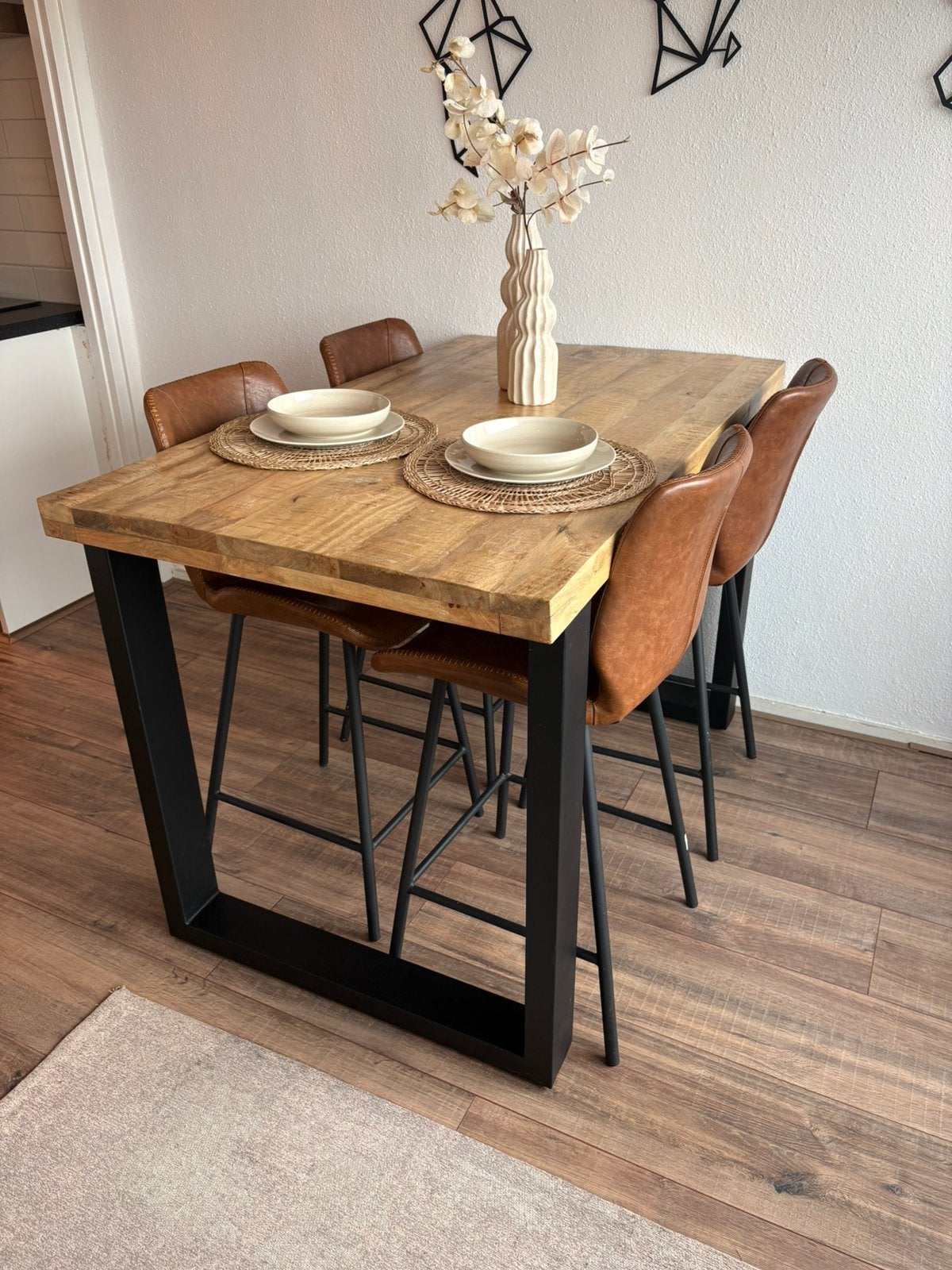 Hoge eettafel met hoge stoelen, Ophalen, Zo goed als nieuw