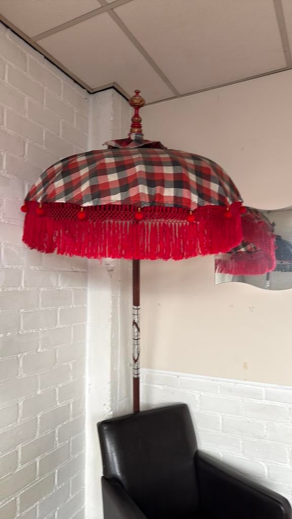Twee Balinese parasols - Unieke decoratie, Ophalen, Gebruikt, 1 tot 2 meter, Stokparasol
