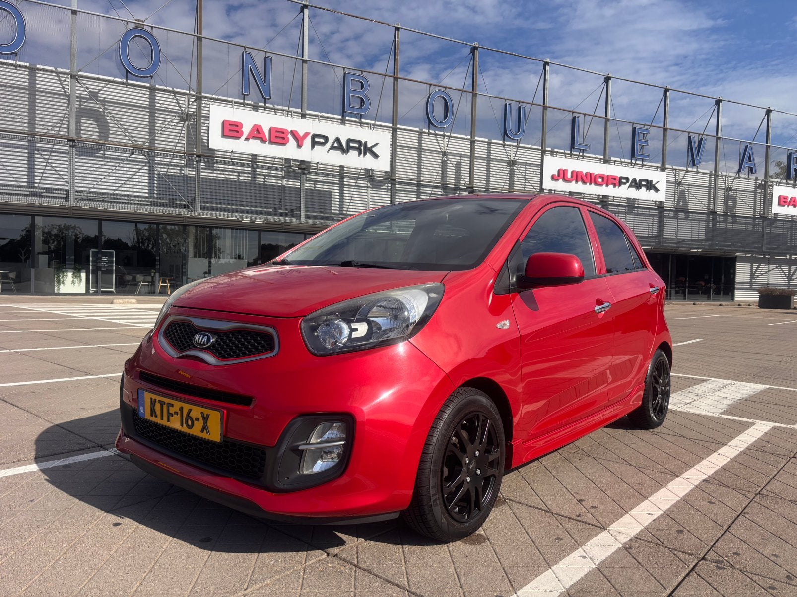 Kia Picanto 1.0 Cvvt 5-DRS 2015 Rood SPORT PACK Airco, Auto's, Voorwielaandrijving, Stof, Bluetooth, 400 kg