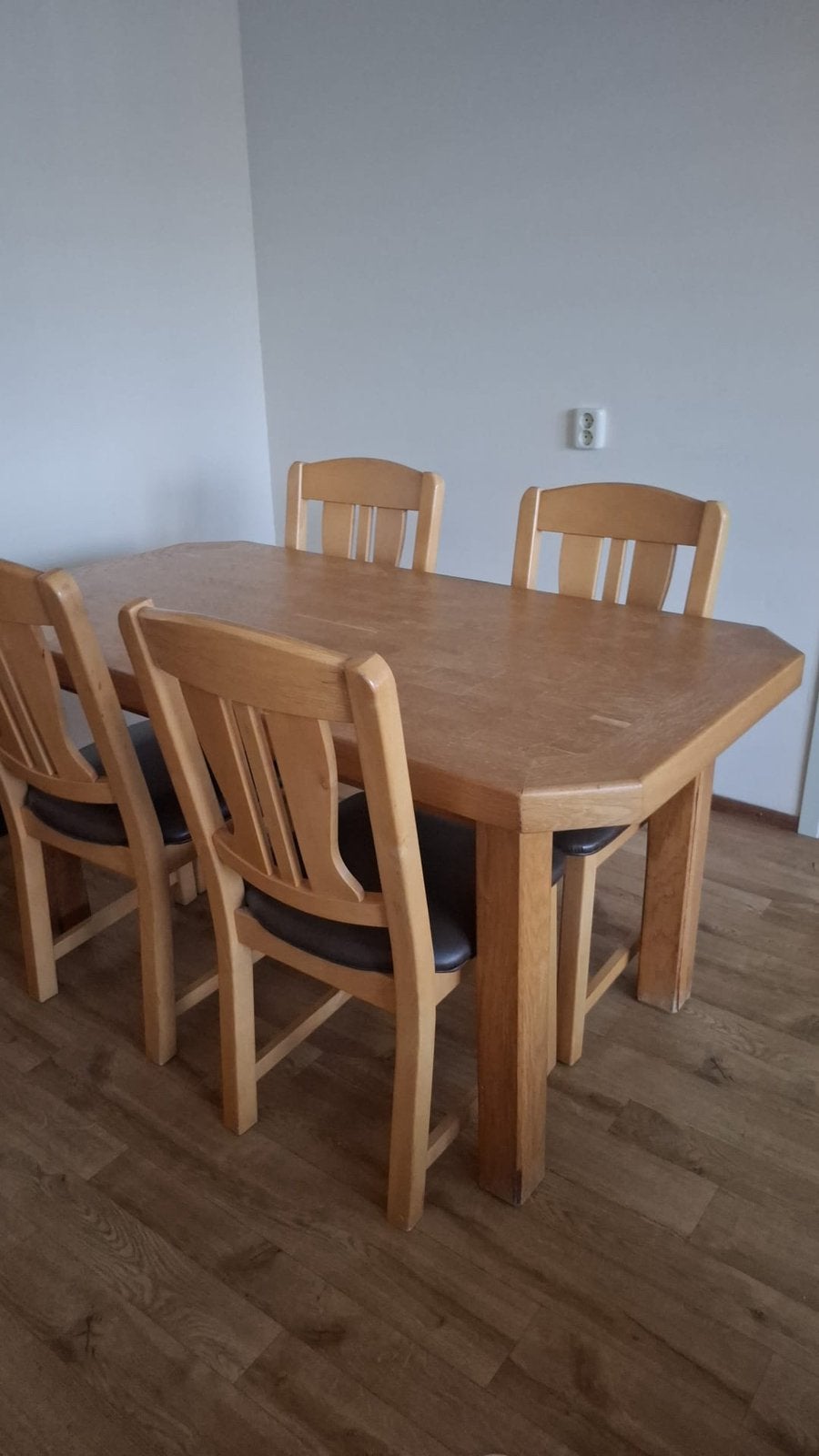 Gratis afhalen in Oss – tv, bank, tafel, koelkast en meer., Ophalen, Gebruikt, 4 tot 6 stoelen
