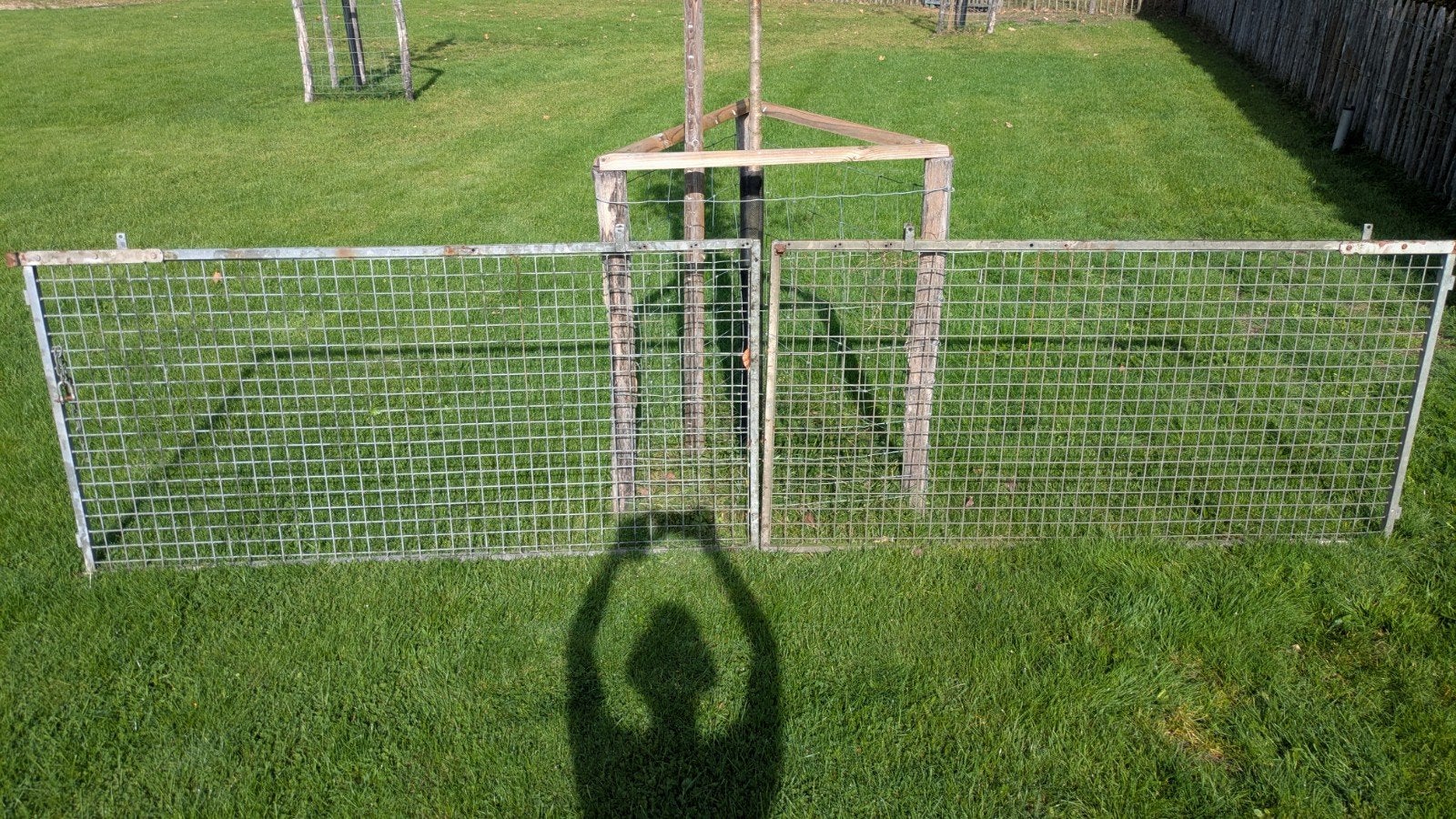 Dubbel ijzeren toegangshek - 2x 2m x 1m, Ophalen, Gebruikt, IJzer, Met poort