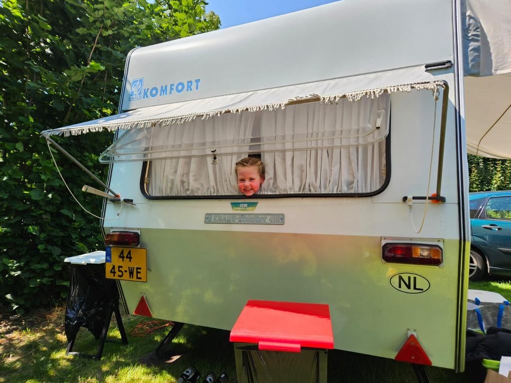 Knaus Komfort 4.15 uit 1978 met voortent en stalling!, Omvormbare zithoek, Schokbreker, Particulier, 4 tot 5 meter
