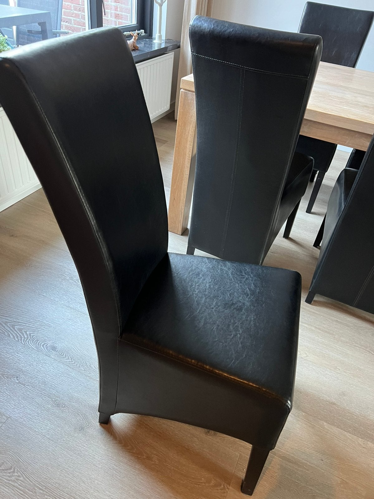 6 kunstleder eetkamer stoelen in zeer goede staat., Ophalen, Zo goed als nieuw, Zwart, Vijf, Zes of meer stoelen