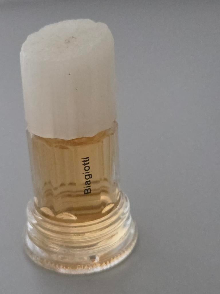Roma van Laura Biagiotti, Verzamelen, Parfumverzamelingen, Ophalen of Verzenden, Zo goed als nieuw, Miniatuur, Gevuld