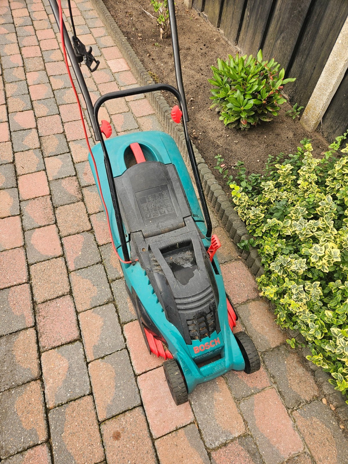 Bosch Elektrische Grasmaaier Rotak 34 - Gebruikt, Gebruikt, Elektrische grasmaaier, Ophalen of Verzenden, 30 t/m 39 cm