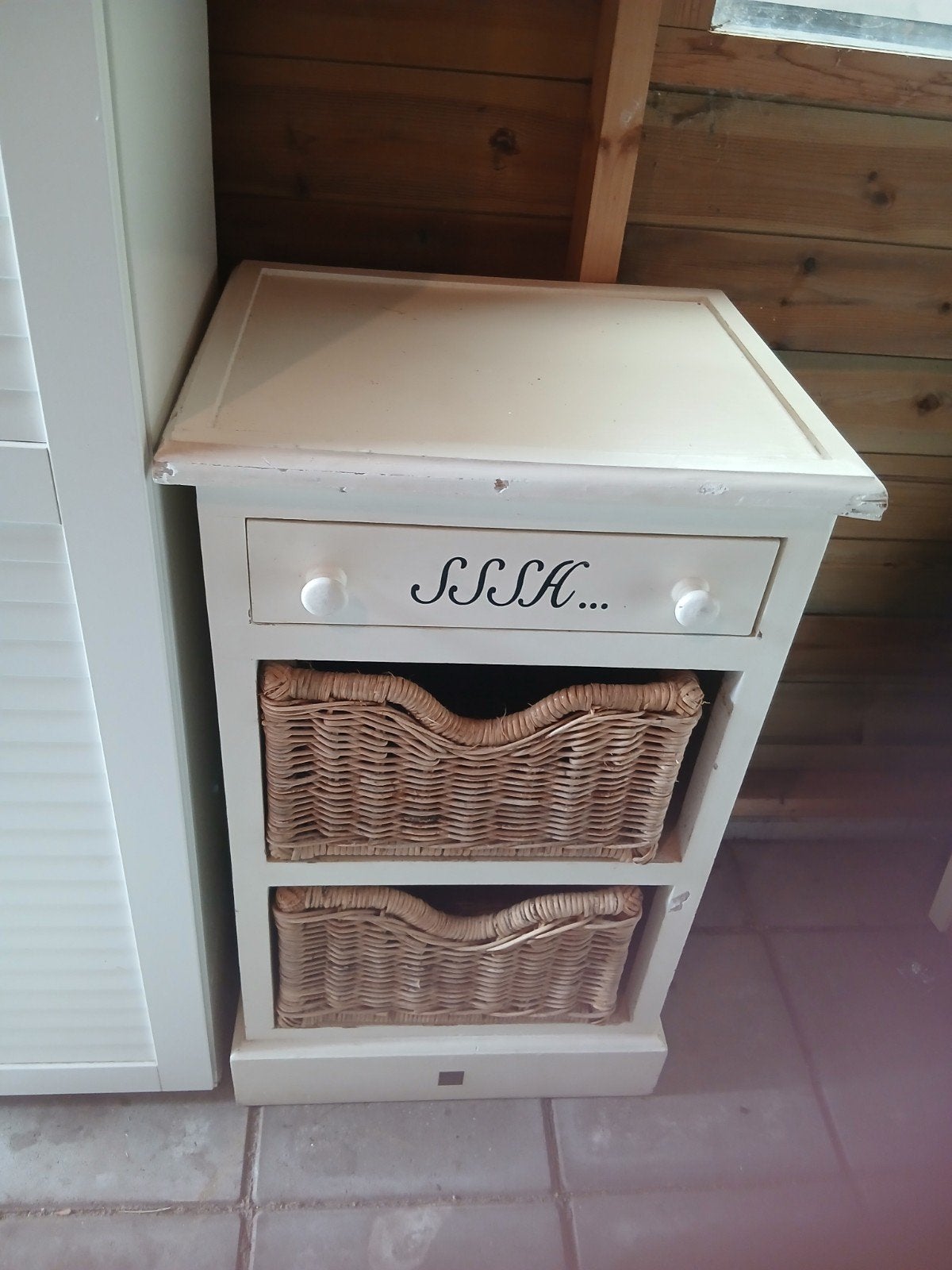 Riviera Maison nachtkastje met rattan mandjes, Ophalen, 1 of 2 laden, 50 tot 100 cm, Minder dan 100 cm