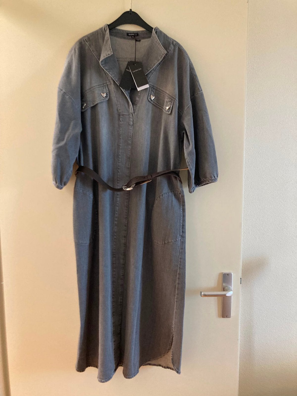 Lange grijze spijkerjurk Caroline Biss maat 40, Kleding | Dames, Jurken, Maat 38/40 (M), Nieuw, Ophalen of Verzenden, Grijs