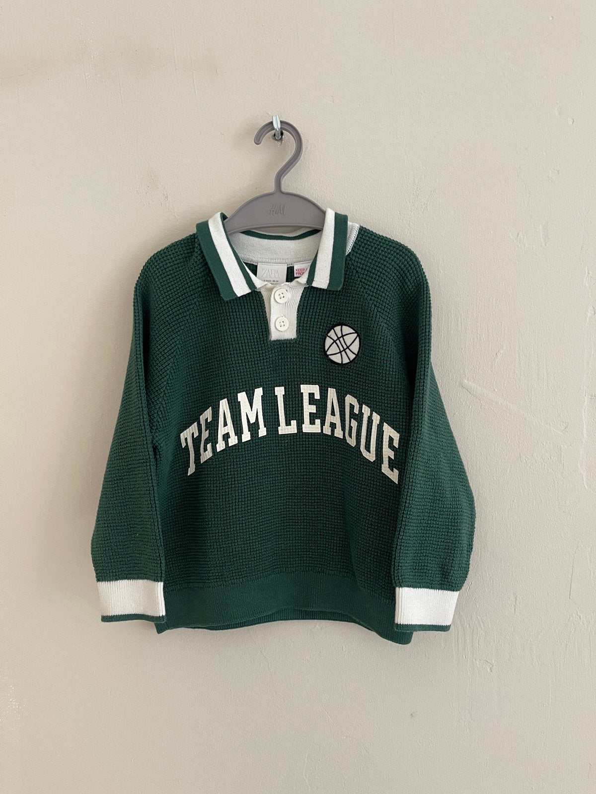 Zara trui 'Team League' groen - maat 98 (3 jaar), Ophalen, Nieuw, Jongen, Trui of Vest
