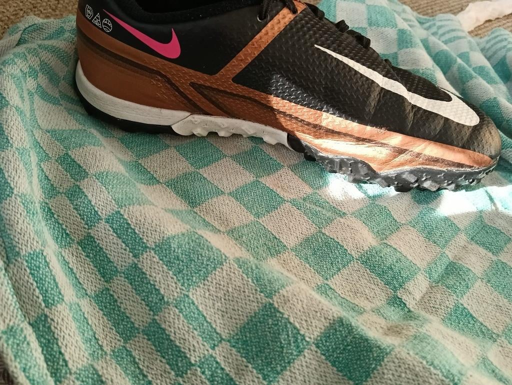 nike phantom goud zonder noppen maat 38, Maat XS of kleiner, Schoenen, Ophalen of Verzenden, Zo goed als nieuw