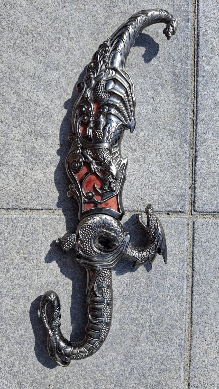 Decoratief mes met drakenmotief en schede, Verzamelen, Overige Verzamelen, Gebruikt, Ophalen of Verzenden