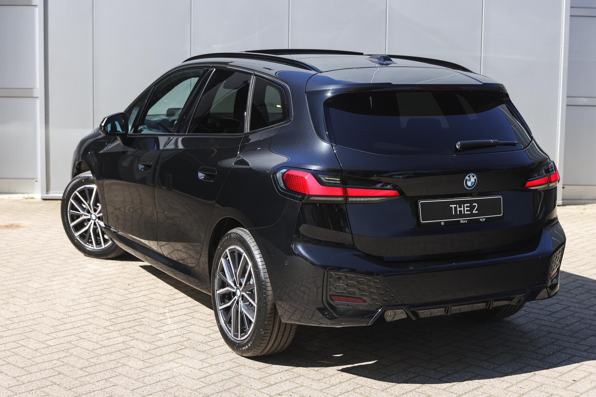 BMW 2 Serie Active Tourer 225e xDrive M Sport Automaat / Pan, Auto's, Automaat, Met garantie (alle), 38 km/l, Zwart