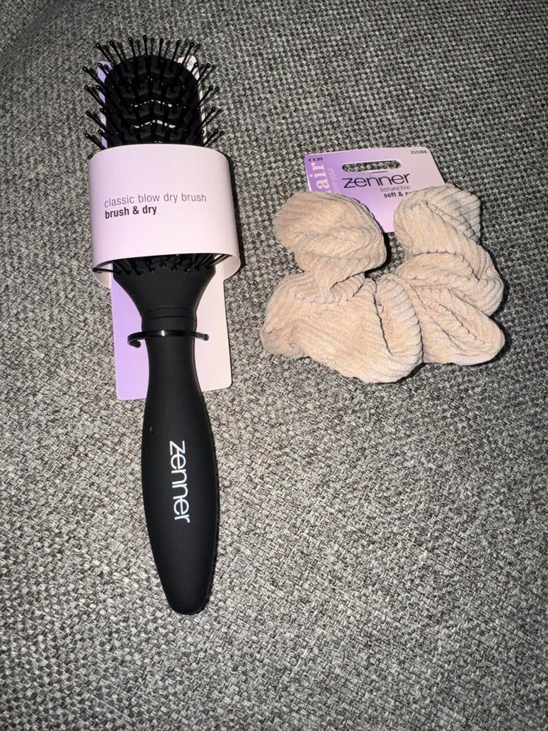 Zenner Föhnborstel & Scrunchies Set - Nieuw, Ophalen of Verzenden, Nieuw, Kam of Borstel