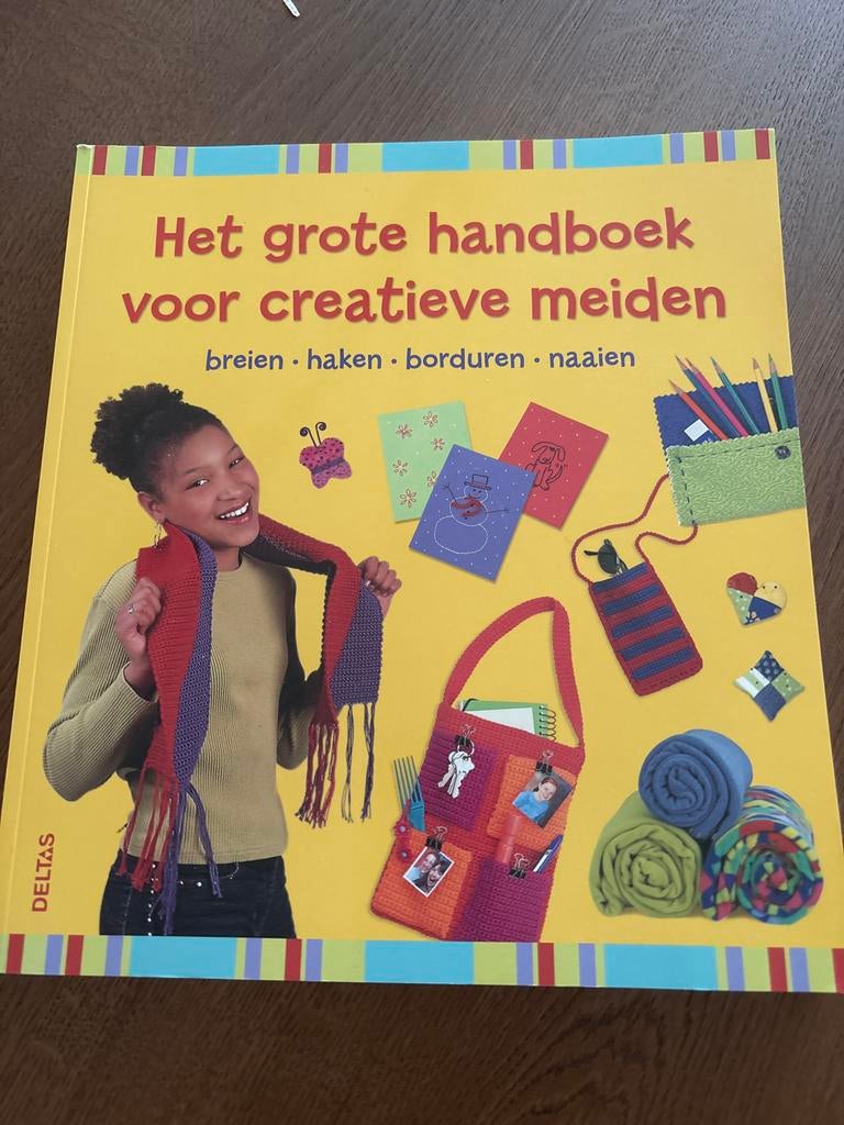 2bk Handboek voor creatieve meiden: breien, borduren, naaien, Ophalen of Verzenden, Zo goed als nieuw, Borduren en Naaien, Geschikt voor kinderen