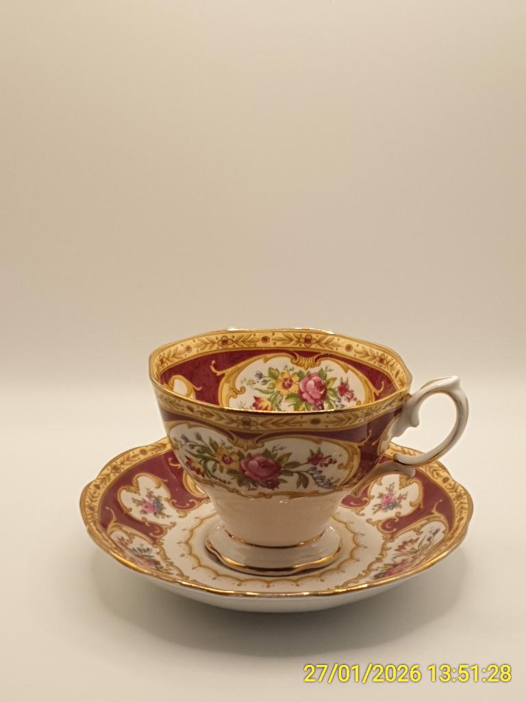 Royal Albert Lady Hamilton kop en schotel, Ophalen of Verzenden