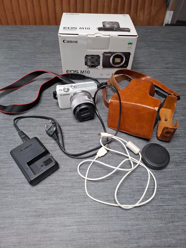 Canon EOS M10 met EFM 15-45mm lens in originele doos, Ophalen, Zo goed als nieuw, Canon