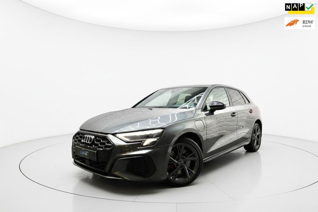 Audi A3 Sportback 45 TFSI e 3x S LINE VIRTUAL LEER MATRIX, Gebruikt, 4 cilinders, Automatische klimaatregeling, Leder en Stof