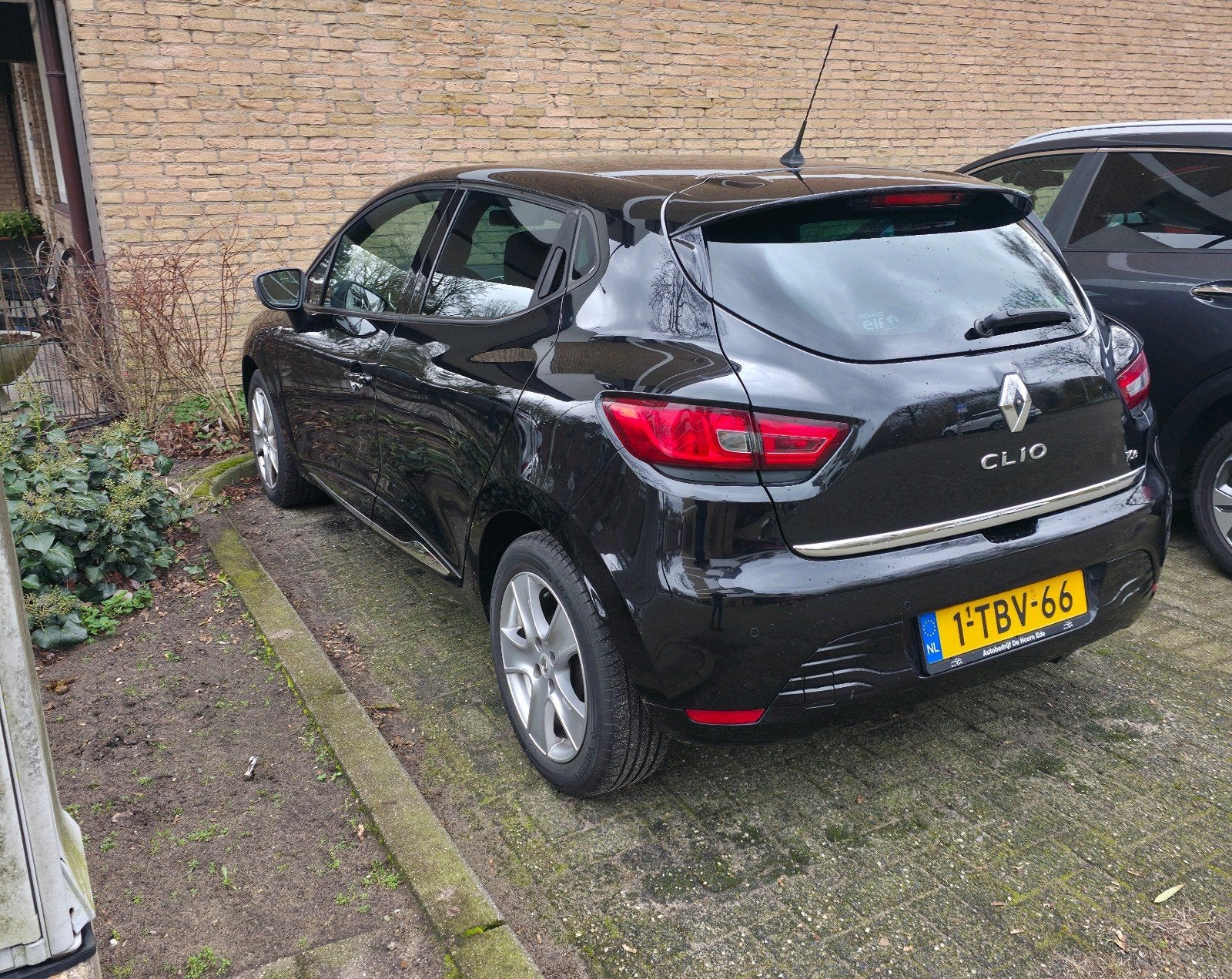 Renault Clio 0.9 TCE 66KW 5-DRS 2014 Zwart, Auto's, Voorwielaandrijving, 898 cc, 40 €/maand, 540 kg