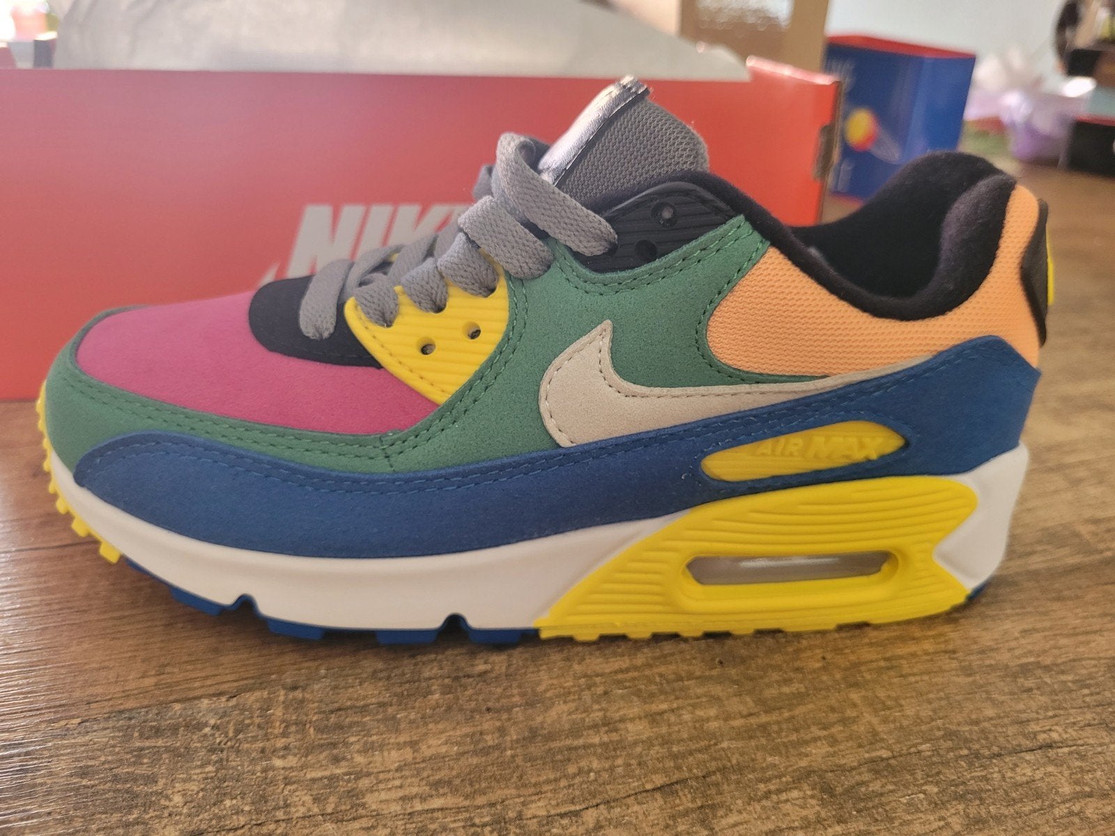 Kleurrijke Nike Air Max 90 QS 'Viotech 2.0' maat 36, Overige kleuren, Nieuw, Ophalen of Verzenden, Sneakers of Gympen
