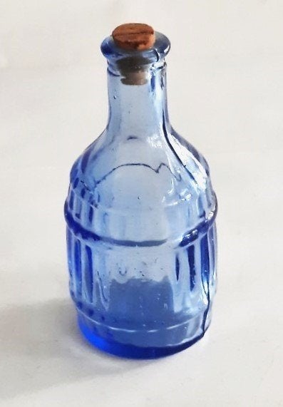 Twee miniatuur Flesjes – Blauw & Paars Ball and Claw Bitters, Ophalen of Verzenden