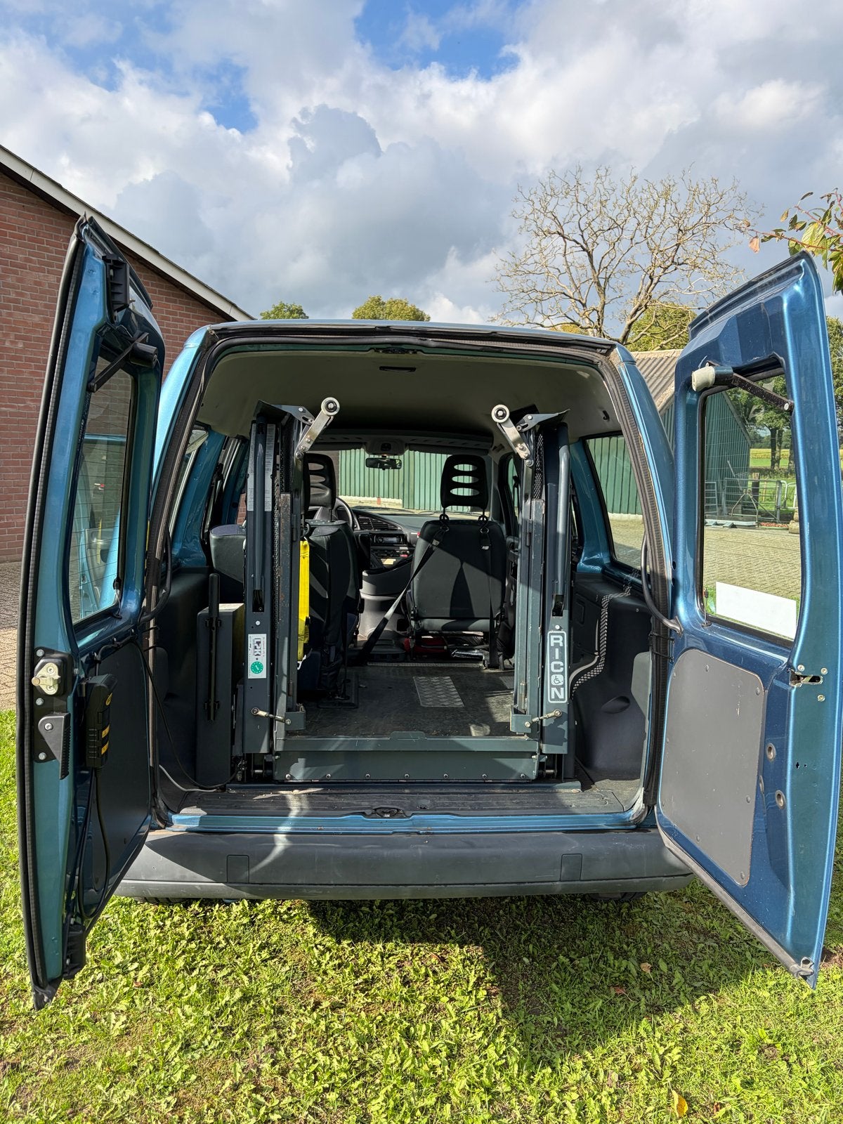 Foto 7 van Peugeot Expert Combi 2.0 Combi 16V AUT 2001 Blauw