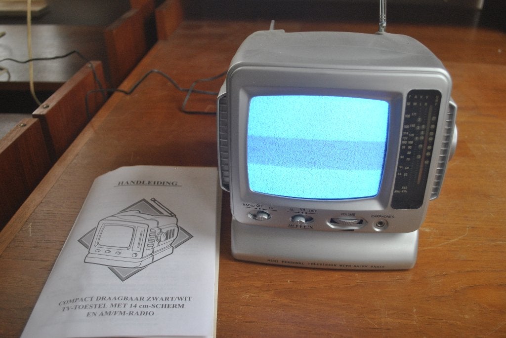 Draagbare tv met radio, vintage, jaren 80, Verzamelen, Ophalen of Verzenden, Huis en Inrichting