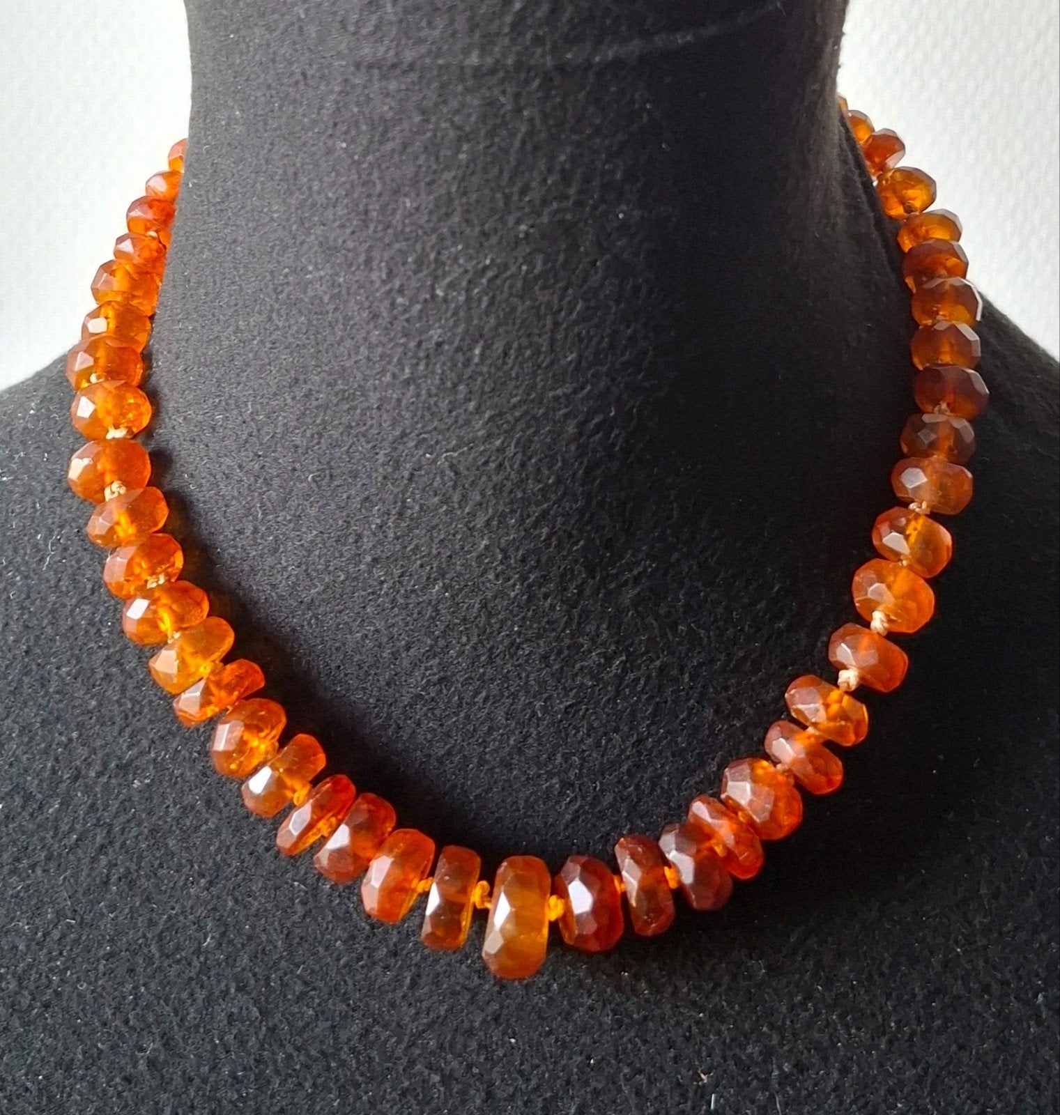 Facet geslepen amber barnsteen ketting 45cm, Ophalen of Verzenden, Steen of Mineraal, Met edelsteen
