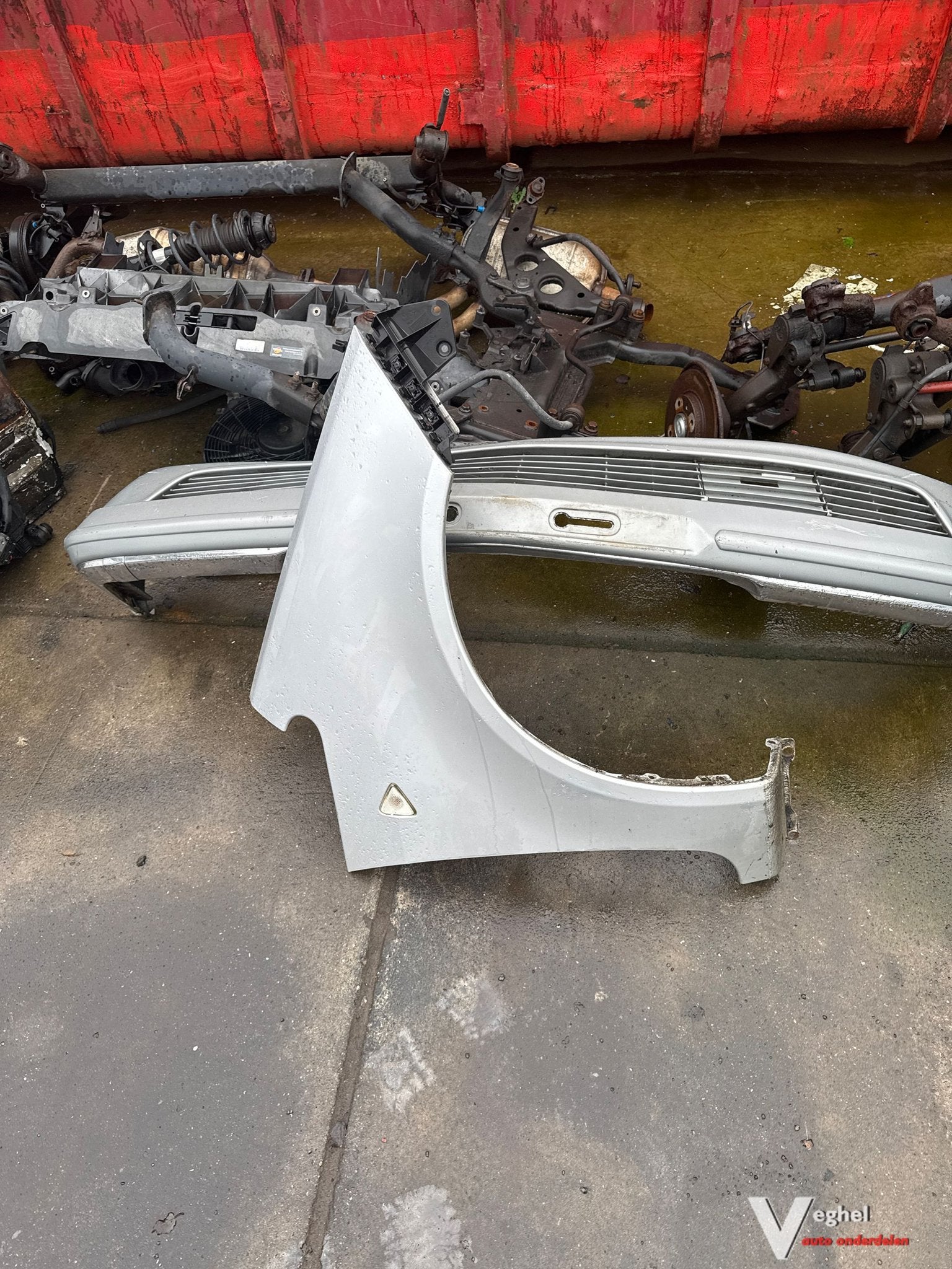 Mitsubishi Colt 1.5B kleurcode: 01D  2005 2500227 Voorscherm, Auto-onderdelen, Gebruikt, -, -, Ophalen of Verzenden