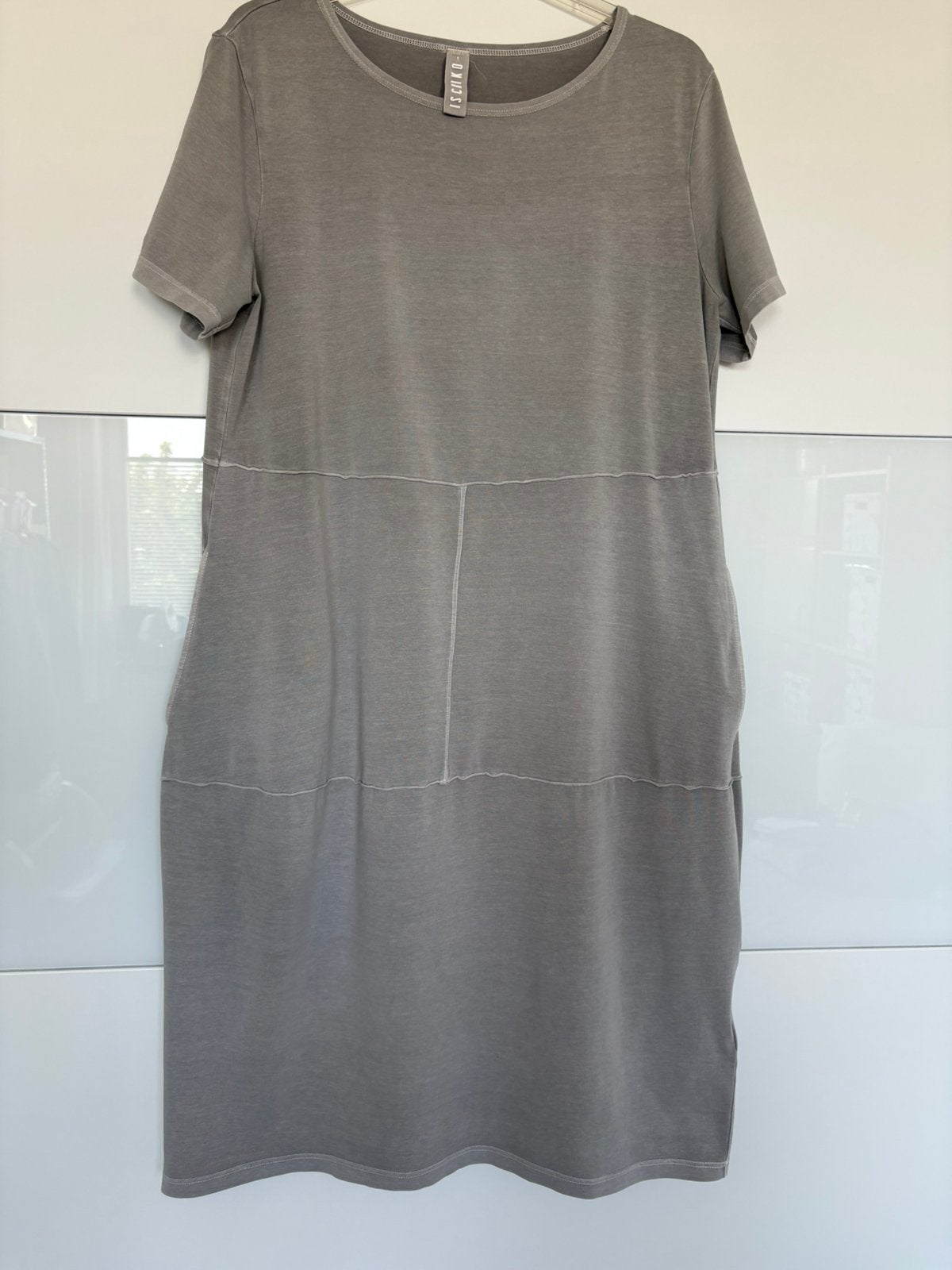 Ischiko jurk maat 1, lichtgrijs, 94% katoen 6% elasthan, Kleding | Dames, Maat 38/40 (M), Ophalen of Verzenden, Grijs, Gedragen