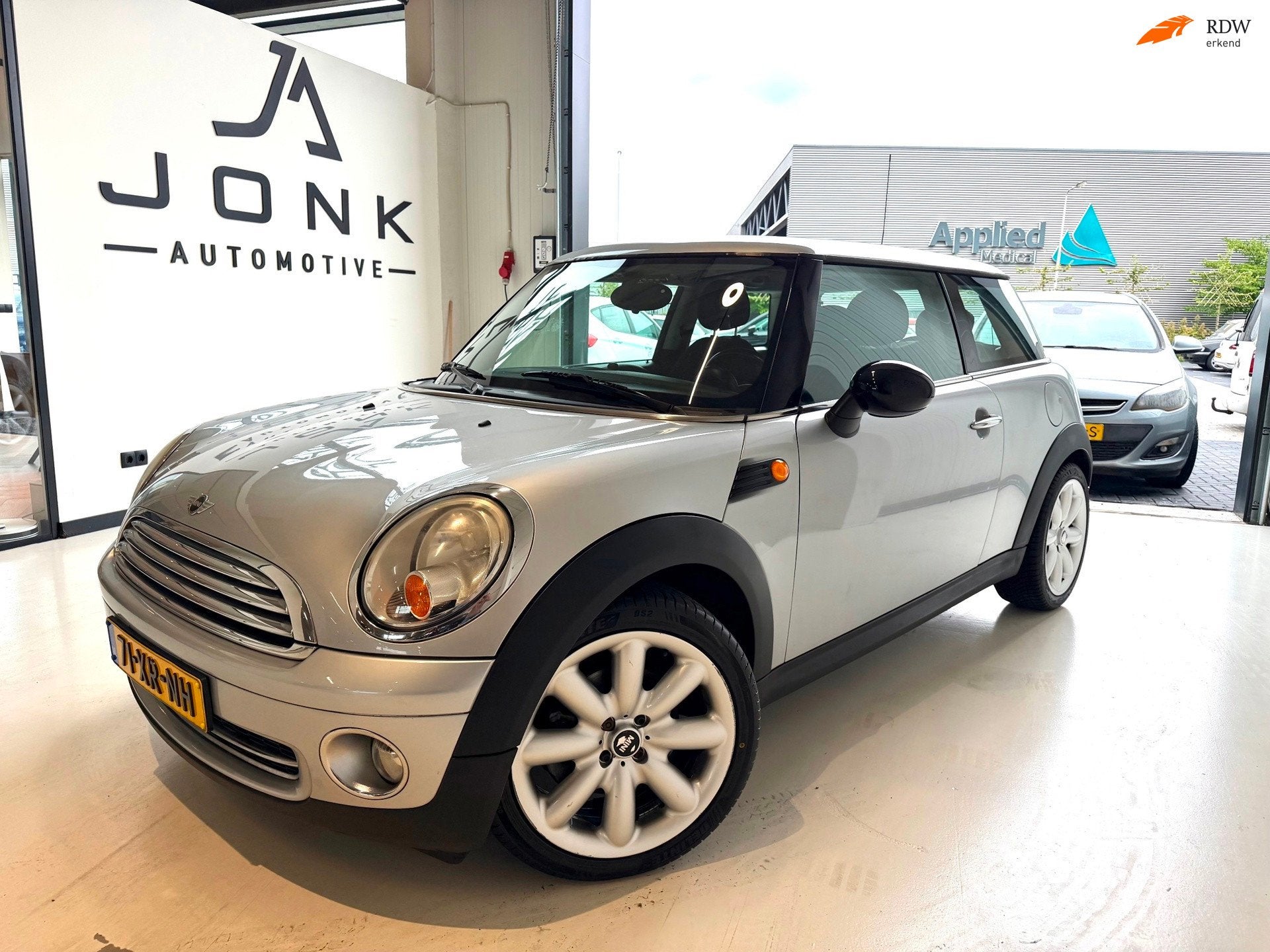 Mini 3-Deurs 1.4 One Pepper Airco Apk N.A.P Garantie, Auto's, Mini, Voorwielaandrijving, Stof, Gebruikt, Zwart