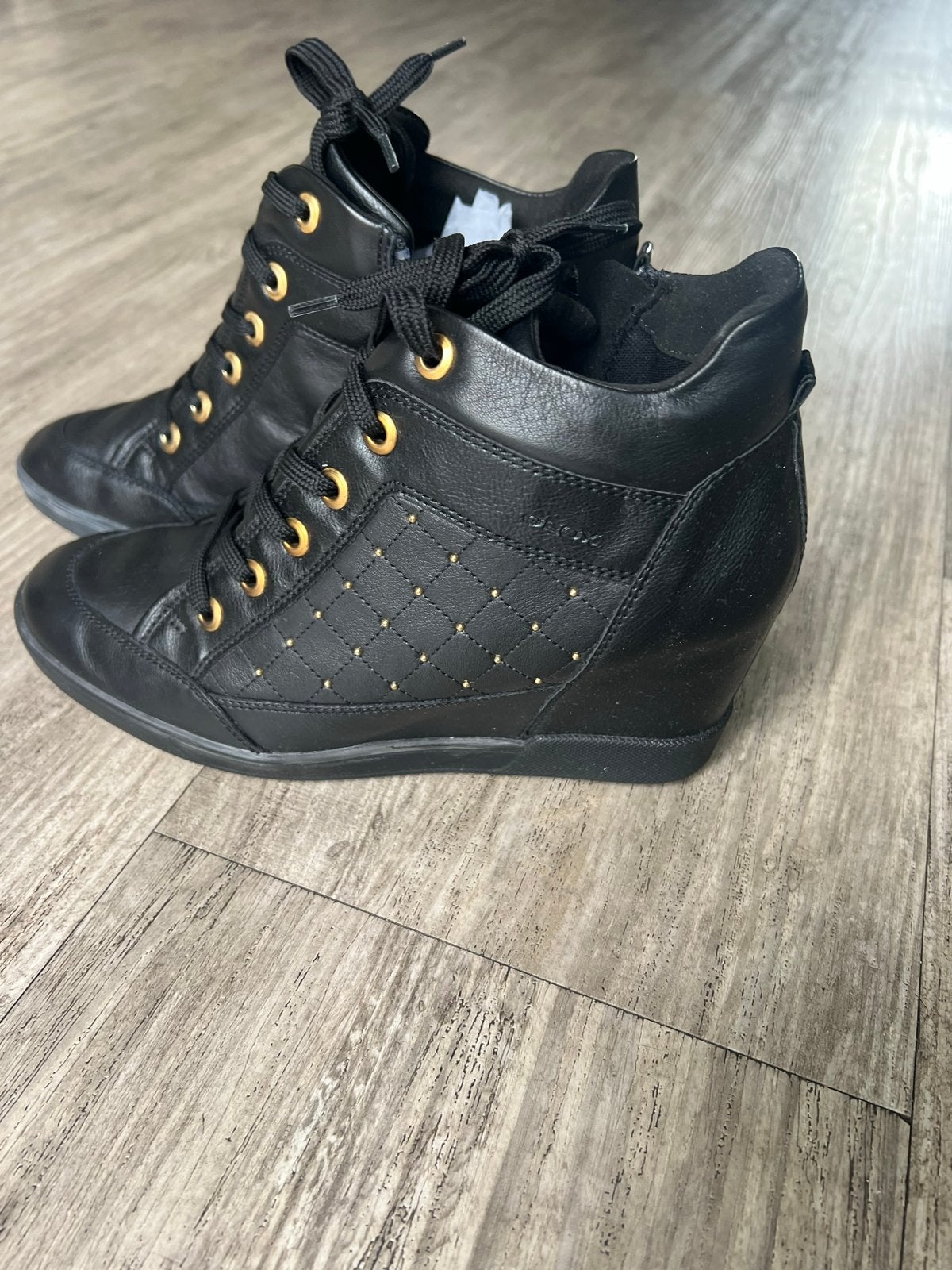 Geox Zwarte Leren Sneakers met Gouden Details, Ophalen of Verzenden, Zo goed als nieuw, Zwart, Sneakers of Gympen