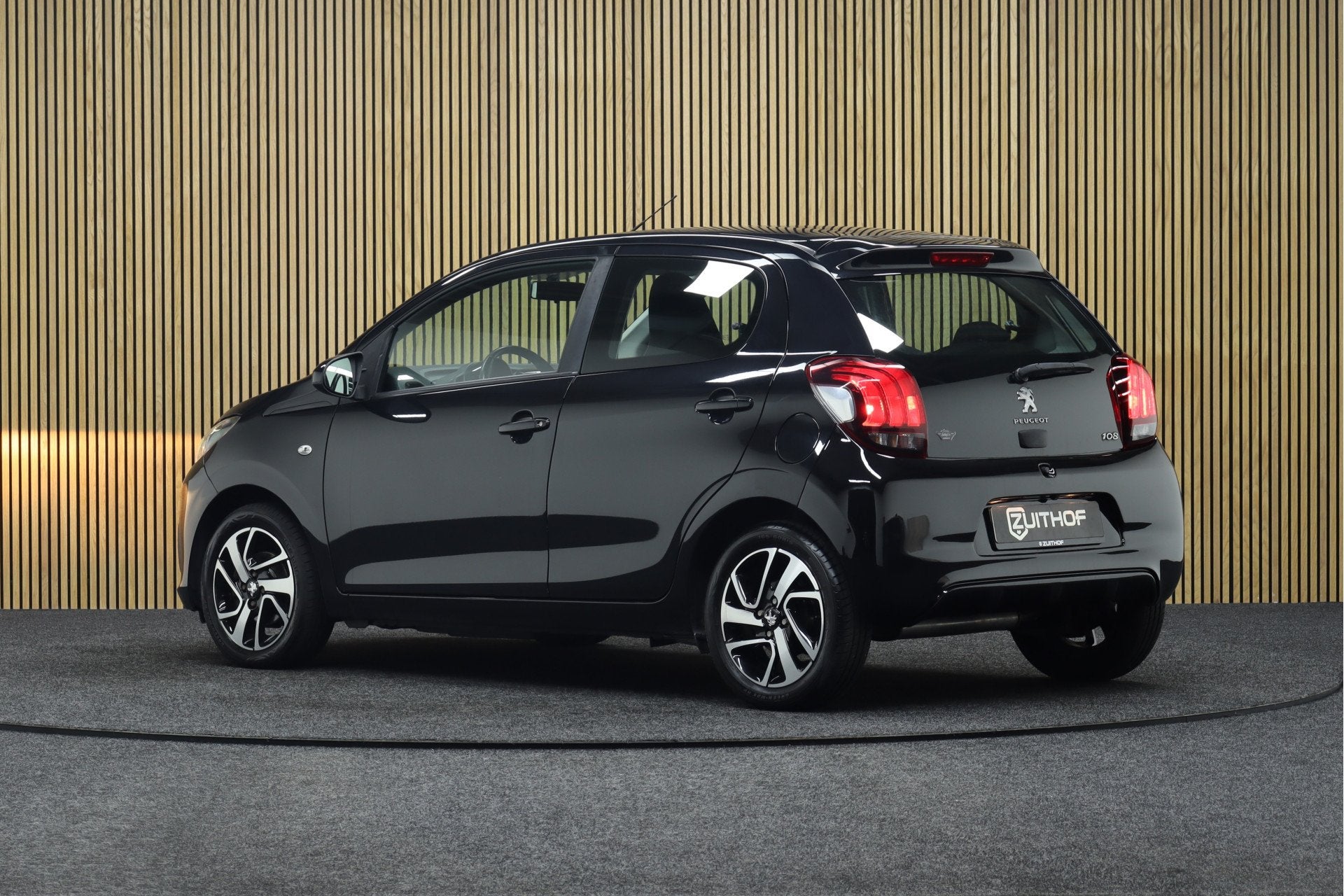 Peugeot 108 1.0 e-VTi Blue Lease Executive | LM Velgen | App, Stof, Gebruikt, Met garantie (alle), 4 stoelen