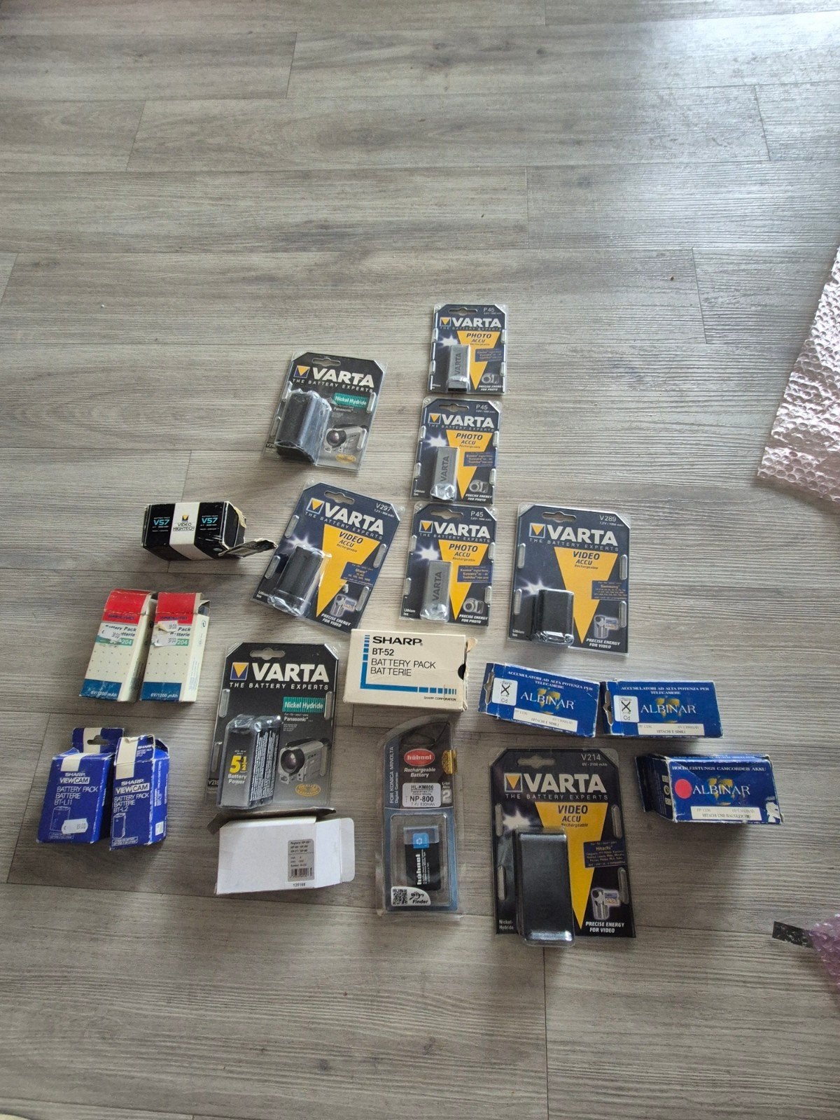 NOS Camera & Camcorder Accu's - Varta, Sharp, Albinar, Ophalen of Verzenden
