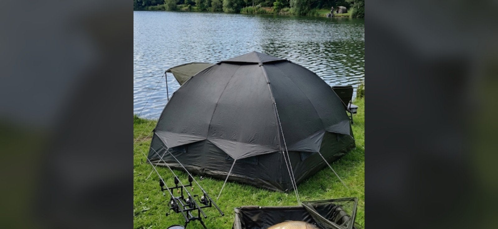 Nagenoeg nieuwe Karsten tent 325 legergroen met regenluifel., Caravans en Kamperen, Tenten, Ophalen of Verzenden, Zo goed als nieuw