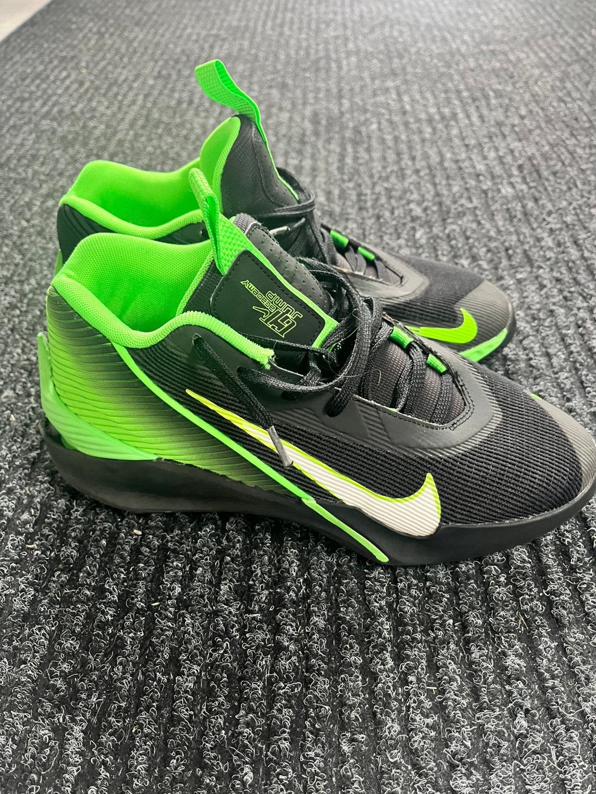 Nike schoenen maat 41 basketbal zaalschoenen sportschoenen, Ophalen of Verzenden, Zo goed als nieuw, Schoenen