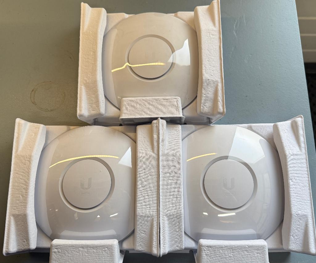 Ubiquiti Unifi 6 Lite Access Points - 3 stuks - ZGAN, Computers en Software, Accesspoints, Ophalen of Verzenden, Zo goed als nieuw