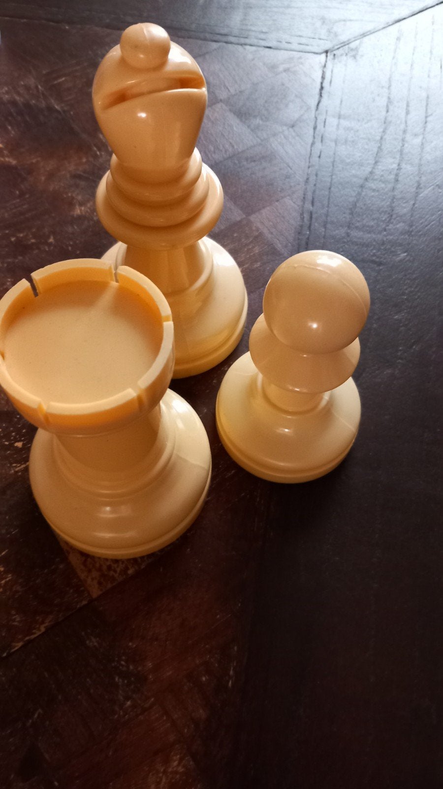 Grote plastic schaakstukken - Loper, Toren, Pion, Een of twee spelers, Ophalen of Verzenden, Gebruikt