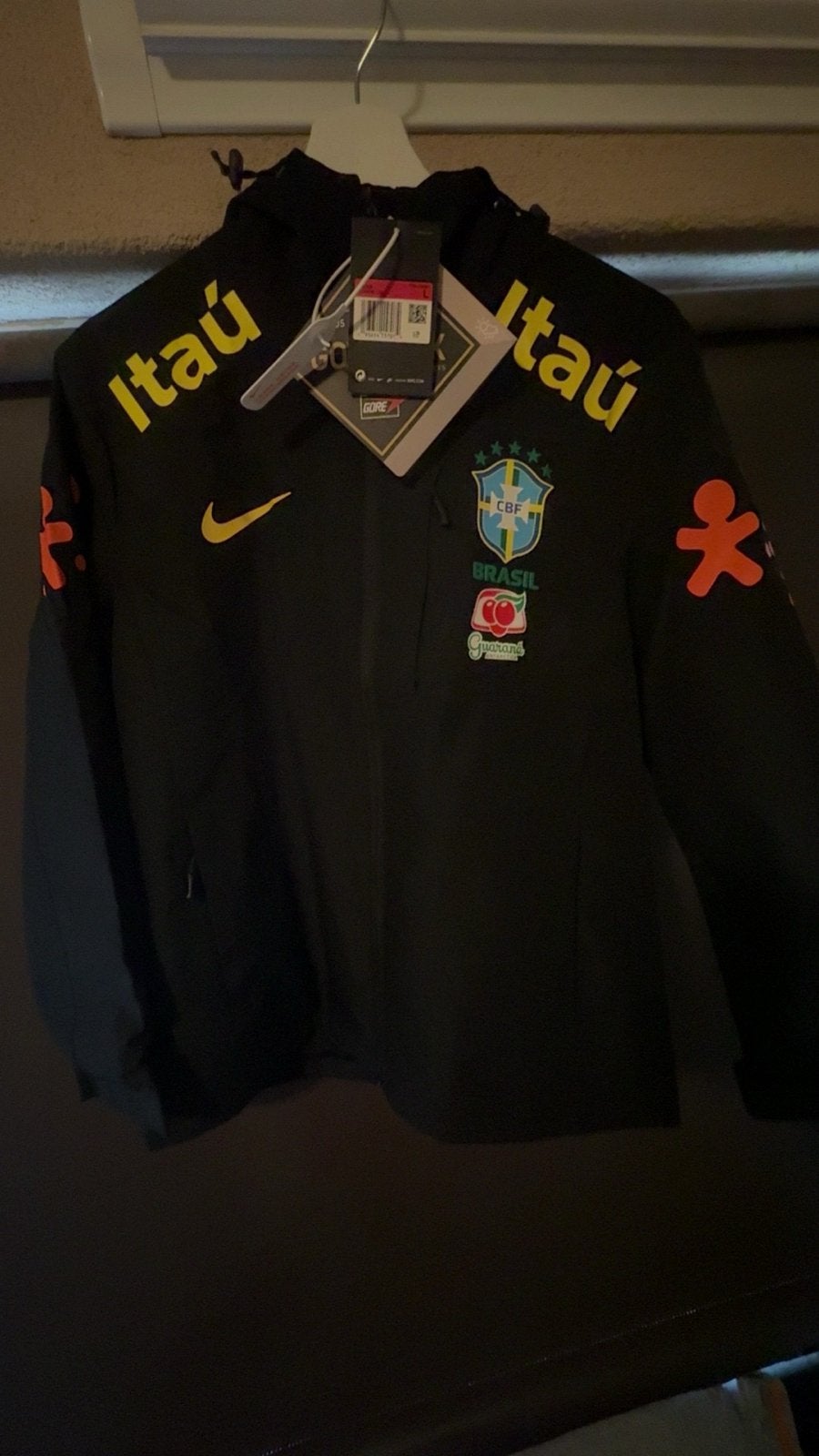 Nike Brazilië Gore-Tex Jas Maat L (valt als M), Ophalen, Zo goed als nieuw, Maat 48/50 (M), Zwart