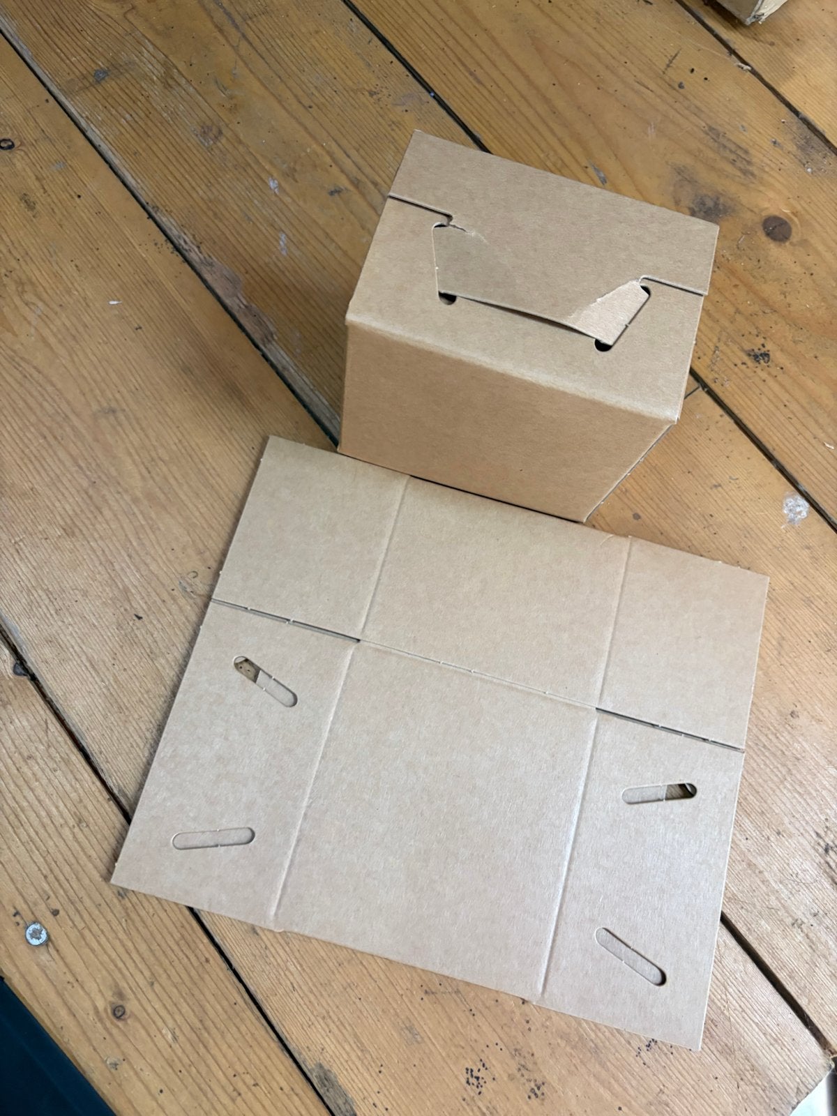 200 stuks Kartonnen doosjes- plat ongevouwen, Ophalen, Nieuw, Doos