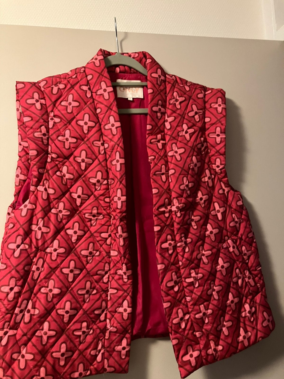 Nieuwe/ roze bewerkte bodywarmer/ L / Only, Ophalen of Verzenden, Nieuw, Maat 42/44 (L), Roze