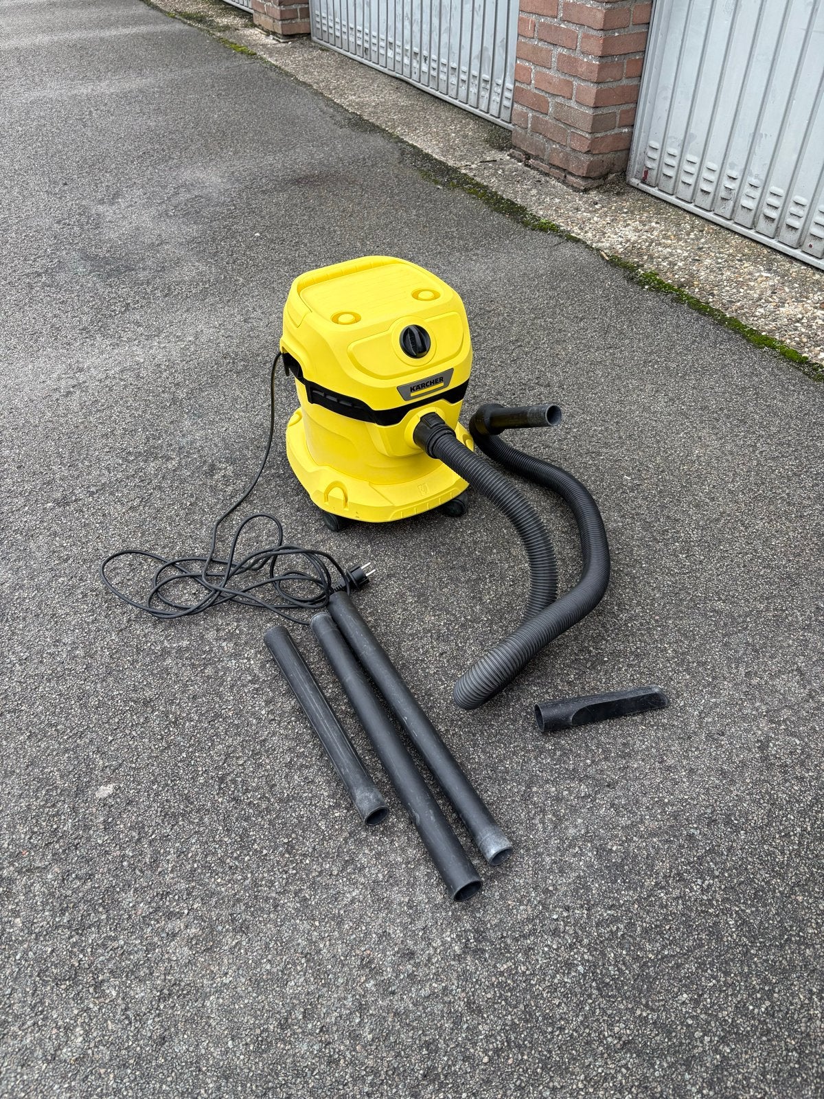 Karcher WD 2 Plus nat-/droogzuiger (hendels missen), Inclusief accessoires, Gebruikt, Kärcher, .
