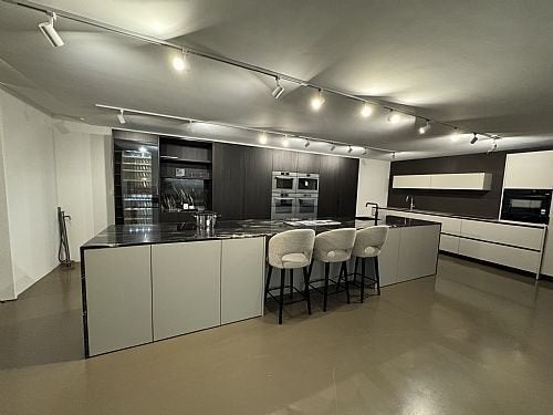 Italiaanse design eiland showroom keuken, Ophalen, Greeploos, Overige typen, Grijs