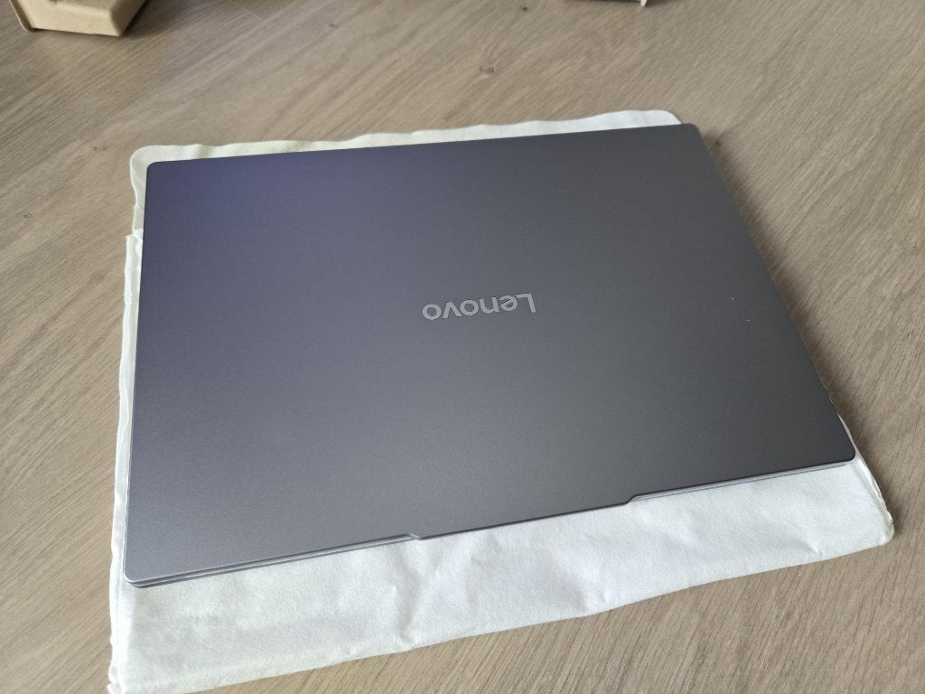 Foto 4 van Lenovo Yoga Slim 7 Aura 32GB/1TB – absolute nieuwstaat