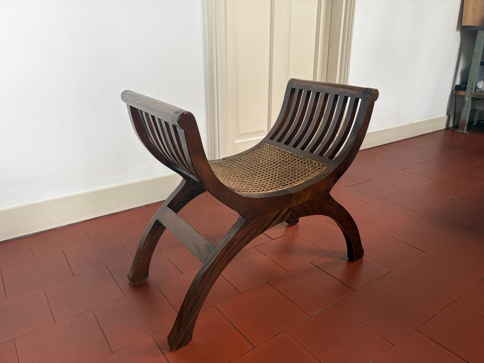 2 x Vintage houten kruk met rotan zitting - 79x36x60 cm, Ophalen