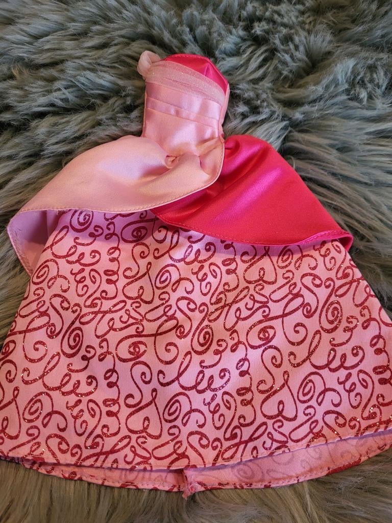 Barbie birthday dress, Verzamelen, Ophalen of Verzenden, Zo goed als nieuw, Kleertjes