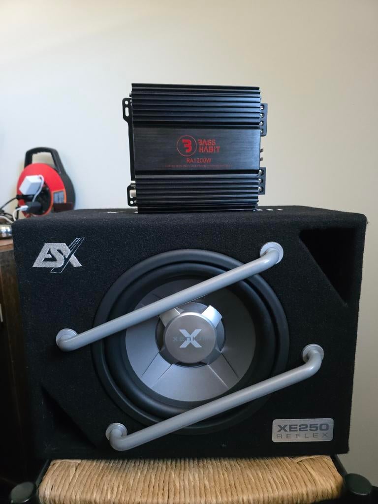 Xenon Subwoofer met Versterker - Krachtig Geluid, Auto diversen, Autoradio's, Ophalen of Verzenden, Zo goed als nieuw