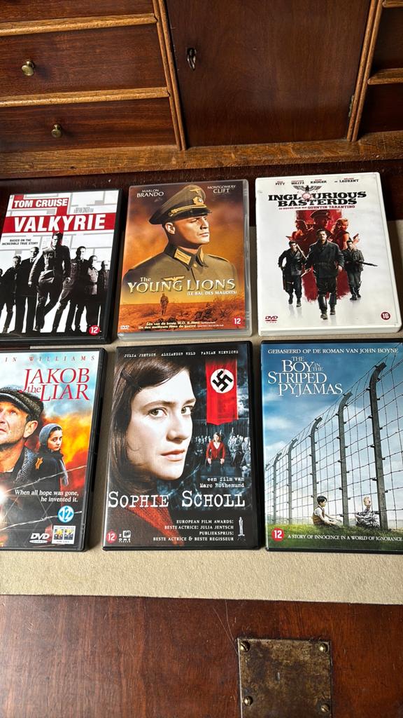 Valkyrie- Young lions -Inglourious basterds- Jacob the liar, Alle leeftijden, Ophalen of Verzenden, Zo goed als nieuw, Detective en Krimi