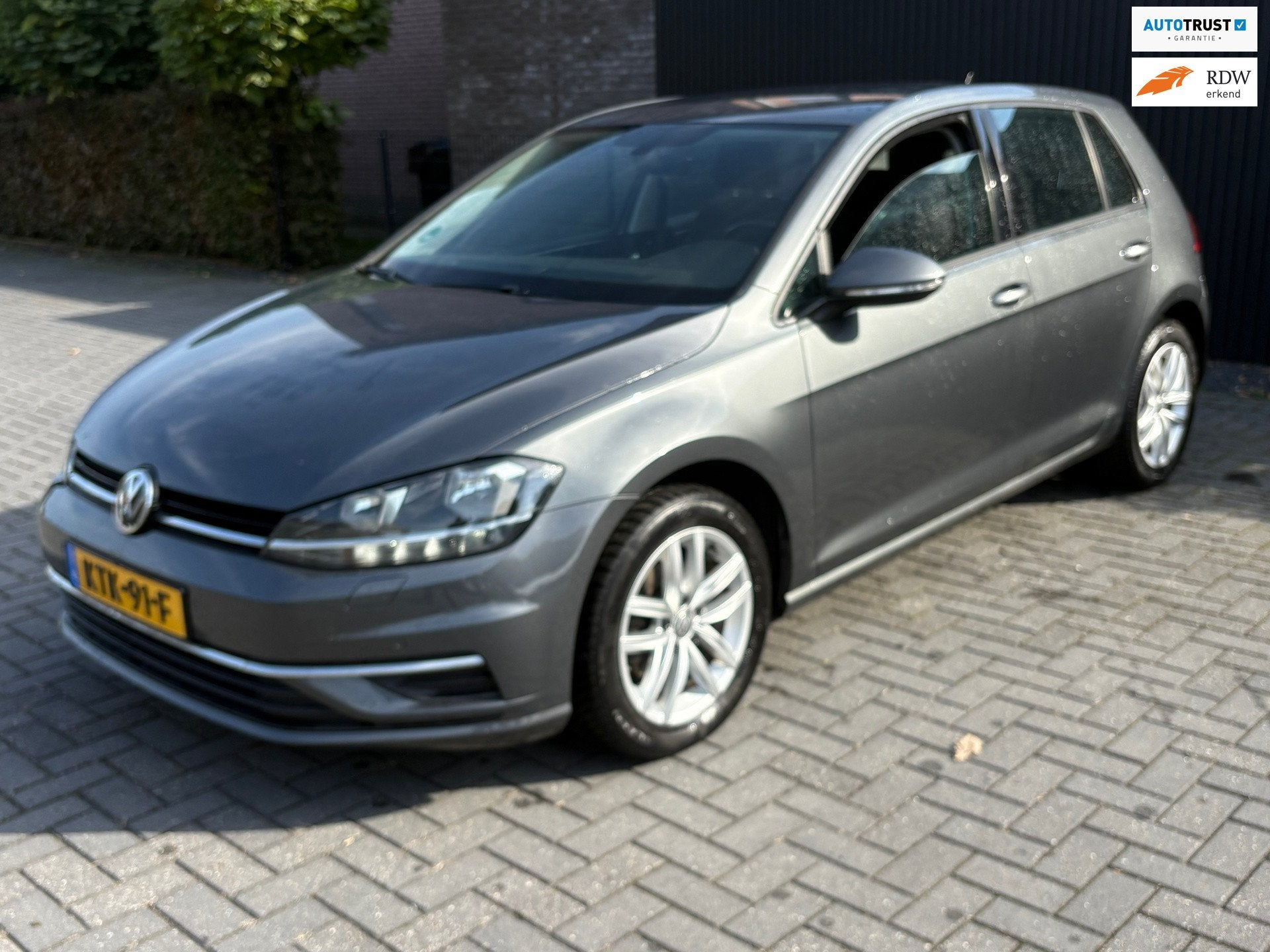 Volkswagen GOLF 1.0 TSI Comfortline Business, nw apk ,apple, Auto's, Dealer onderhouden, Euro 6, Bedrijf, Handgeschakeld